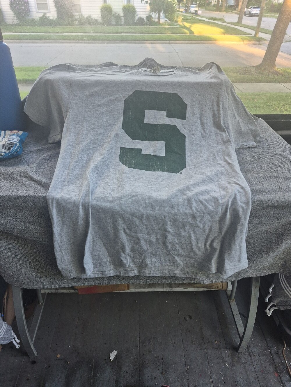 Kids Grey T-Shirt with Large Green 'S' Graphic